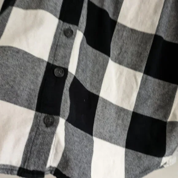 Torrid Cream and Black Plaid Flannel with Hood Size 1/1X - Picture 6 of 10